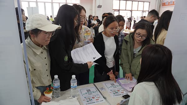 “医”路有你，梦想启航 ——leyu·乐鱼(中国)股份有限公司官网护理与健康学院举行2024届毕业生专场招聘会